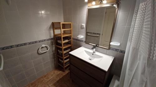 One-Bedroom Apartment image 6
