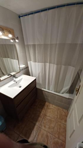 One-Bedroom Apartment image 5
