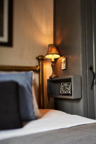 Crew's Quarters Boarding House - Caters to Men - image 8