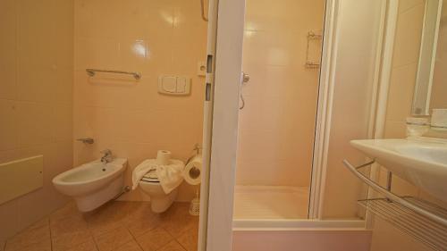 Double or Twin Room with Private Bathroom