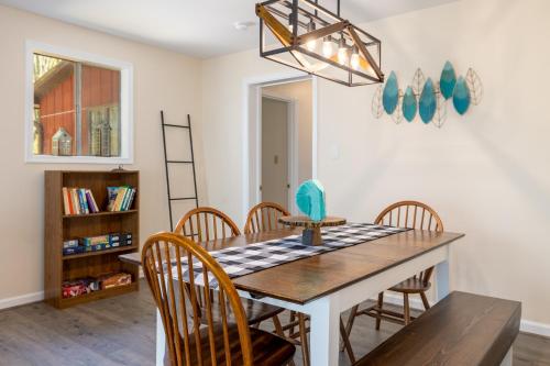 บริการและสิ่งอำนวยความสะดวก, Relaxing 2-Master Suite Mountain Top - Fire Pit in นิวมาร์เก็ต (VA)