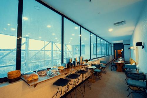 Roof 264 Hotel & Suites - image 12