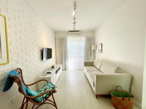 Belo Apto com churrasqueira a 100m da Praia