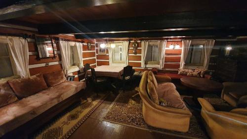 共用Lounge/電視區, Chalupa pod Modřínem (Chalupa pod Modrinem) in 哥雷諾夫