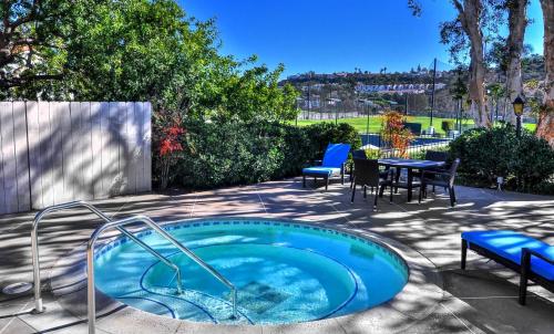 604 Gorgeous Renovated Condo, Steps to Omni Spa, Golf, Tennis, PFC & Exclusive Building Pool in Encinitas, USA
