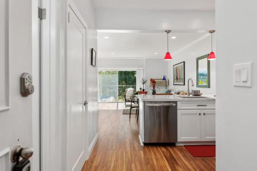 628 Escape to Relaxation-Free Wifi-Free Parking in Encinitas, USA