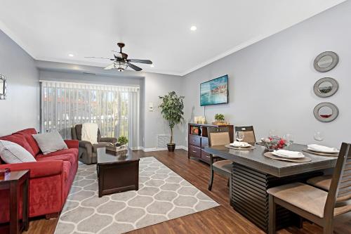629 Walk to Restaurants Close to Golf and Spa Luxury Inside the gates in Encinitas, USA