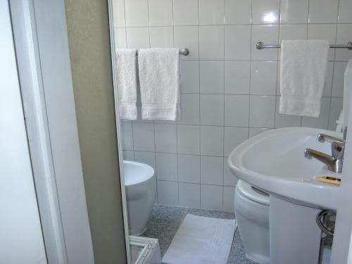 Residencial Roxi Room Type - Triple Room