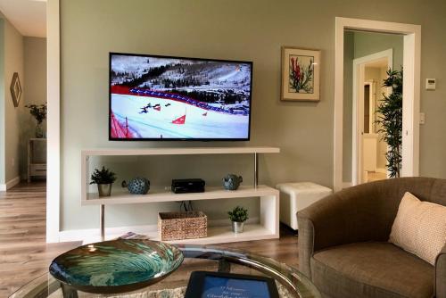 631 Remodeled La Costa Retreat steps from the Resort Spa, PFC and Golf in Encinitas, USA