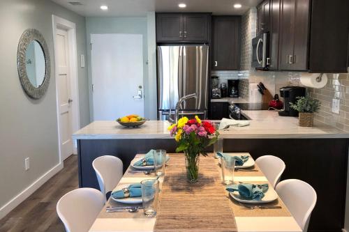 631 Remodeled La Costa Retreat steps from the Resort Spa, PFC and Golf in Encinitas, USA