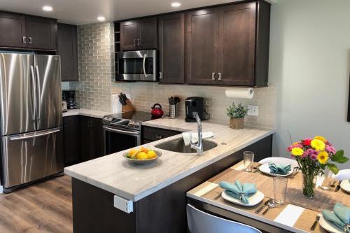 631 Remodeled La Costa Retreat steps from the Resort Spa, PFC and Golf in Encinitas, USA
