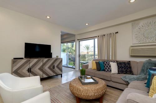 633 Top Floor Corner Condo inside the gates of the Resort in Encinitas, USA