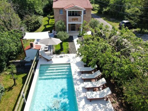 Wellness House Oliva with heated salt water Pool, Sauna & Jakuzzi