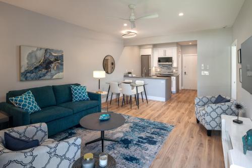645 Fresh Modern Condo Inside Resort Gates - Free Wifi - Walk to Spa in Encinitas, USA