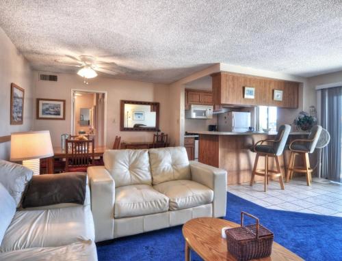 103A Steps to the Sand, Easy Access Ground Floor Unit in Oceanside, USA