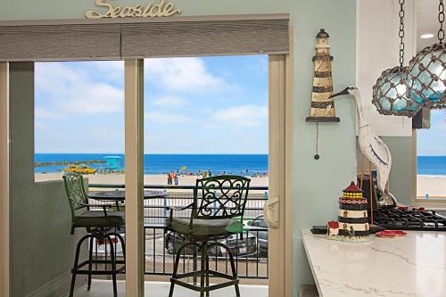 201A Beach View, 30 Steps to the sand or pool, Corner condo with extra windows and views