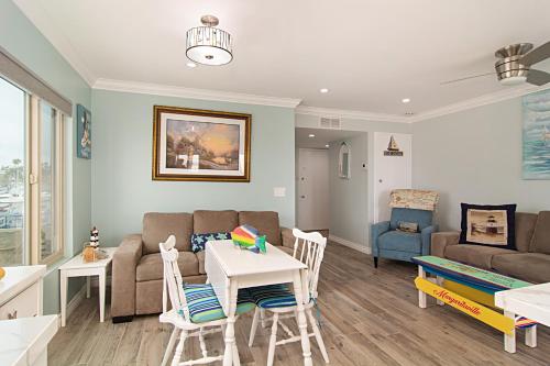 201A Beach View, 30 Steps to the sand or pool, Corner condo with extra windows and views, Oceanside (zdjęcie 8)