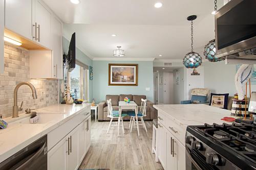 201A Beach View, 30 Steps to the sand or pool, Corner condo with extra windows and views, Oceanside (zdjęcie 10)