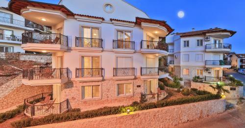  Merkezde, konforlu, 2 odalı apart daire in Kaş