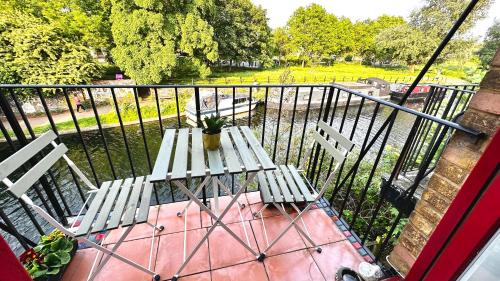 Amazing Location - City of London- 2 Bedroom Stunning Canal View House With Private Garden,Parking & Balcony