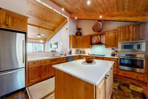 Mountain Gem in Avon, USA