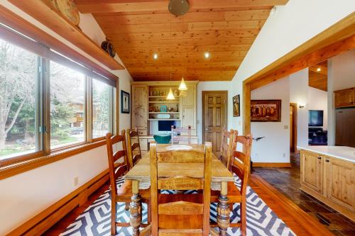 Mountain Gem in Avon, USA