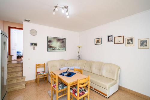 Apartment Zuljana 10233a