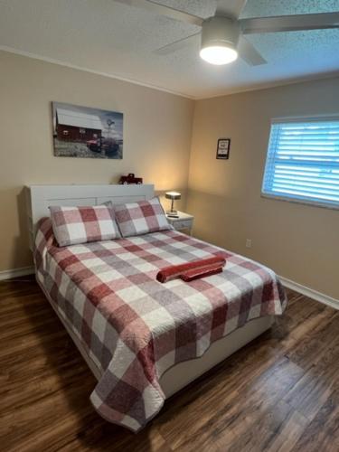 Quiet rooms by South Lakeland with private bath Room B in Mulberry (FL)