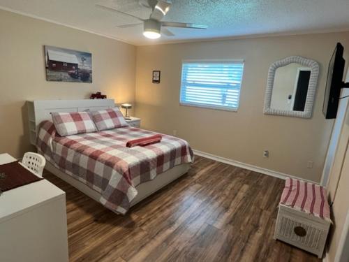 Quiet rooms by South Lakeland with private bath Room B in Mulberry (FL)