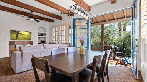 LV212 Freshly Furnished Upstairs 2 Bedroom Villa in La Quinta, USA