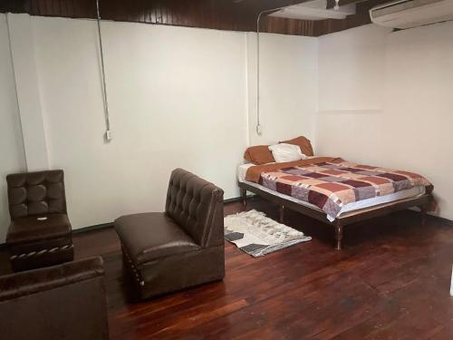 Jolly Roger Apartment