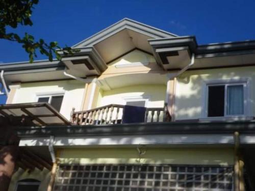 Triple N Homestay Beachfront House in Lobo