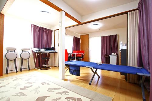 2 twin beds, 4 futon beds
