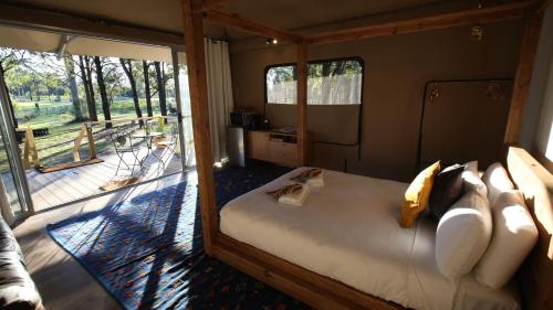 Two Fat Blokes Outback Adventure Glamping