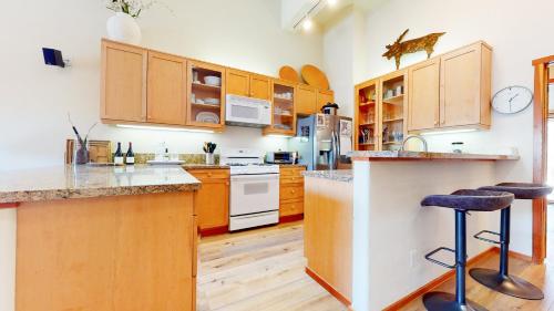 Snowcreek V #784 condo - image 4