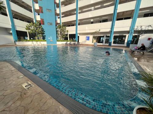 2 Bedroom Mutiara Melaka Beach Seaview with Netflix, Wifi, Corner Unit Level 7 Extra Privacy