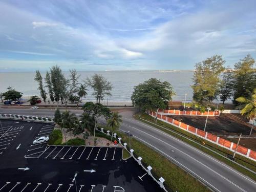 2 Bedroom Mutiara Melaka Beach Seaview with Netflix, Wifi, Corner Unit Level 7 Extra Privacy
