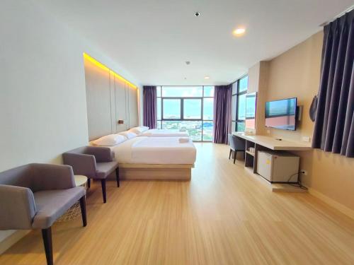 room detail thumbnail 1