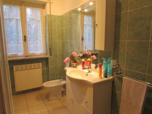 Bathroom, Three B in Lurate Caccivio