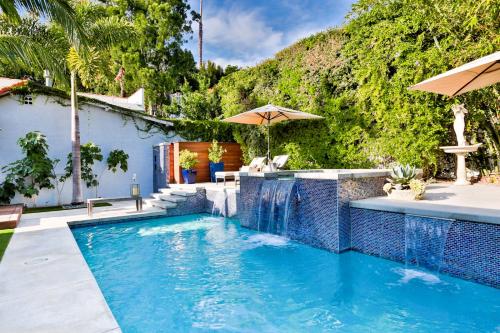 Hollywood Hills Sanctuary - Tap to explore photos