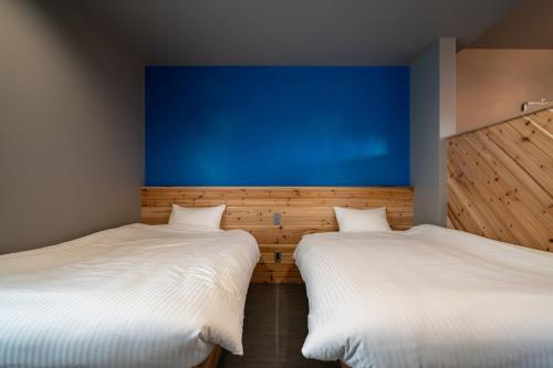 2 twin beds, 2 sofa beds