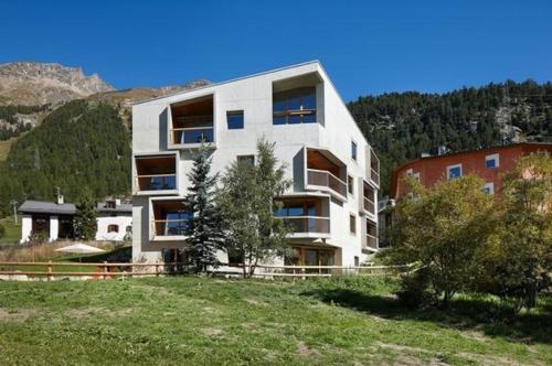 Alpine Lodge 6-Bett-Wohnung Chesa Plattner "Bergbahnen All inklusiv" im Sommer Pontresina
