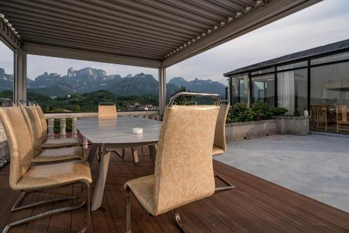 ระเบียง/ชานเรือน, 张家界天门山伴田居民宿 near สนามบินจางเจียเจี้ย