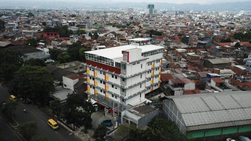 Front One Hotel Pasir Koja Bandung