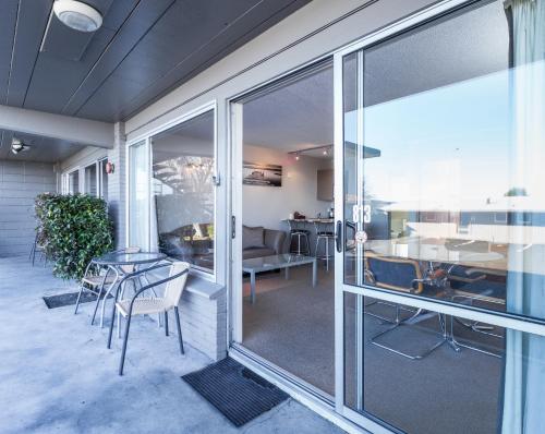 Twin Peaks Lakeside Inn in Taupo