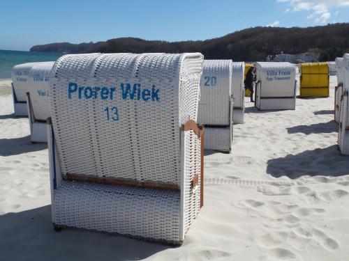 strandnahe FeWos mit 2 Schlafzimmern und Balkon, Residenz Prorer Wiek, Binz 40m von Heinrich-Heine-Straße entfernt