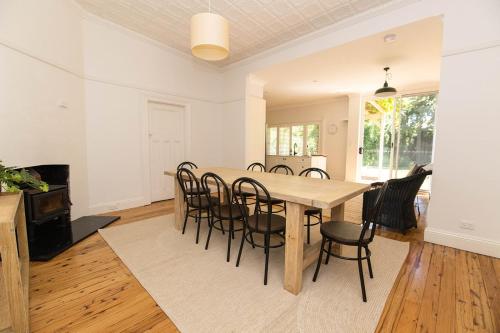 Sweet Summer Spacious Cottage in CBD Cook Park