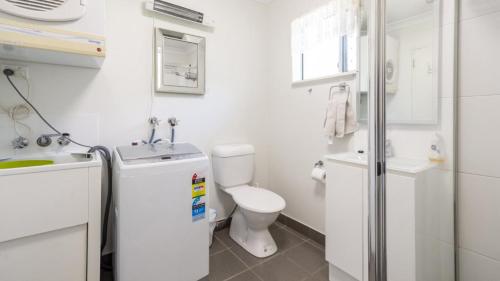 Lowset, pet friendly cottage - Sunset Ave, Bongaree, Bellara (photo 8)