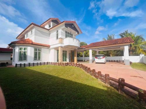 Bungalow with Broad & Classic Spaces