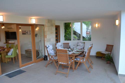 Holiday home in Svirče - island Hvar (Holiday home in Svirce - island Hvar) in Vrbanj